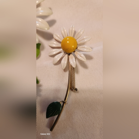Vintage Daisy Pins x 4 - Picture 4 of 6